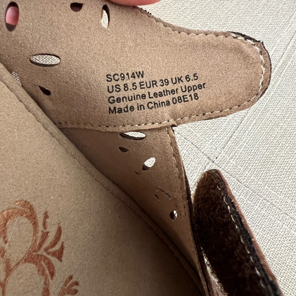 Aetrex Casual Shoe - Picture 6 of 6